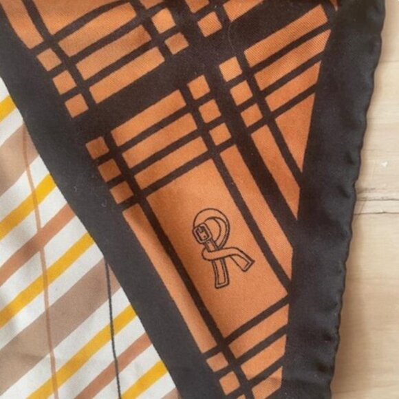 Roberta di Camerino Scarf - Picture 8 of 9